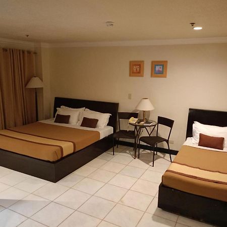 Hotel Tavern סוריגאו מראה חיצוני תמונה